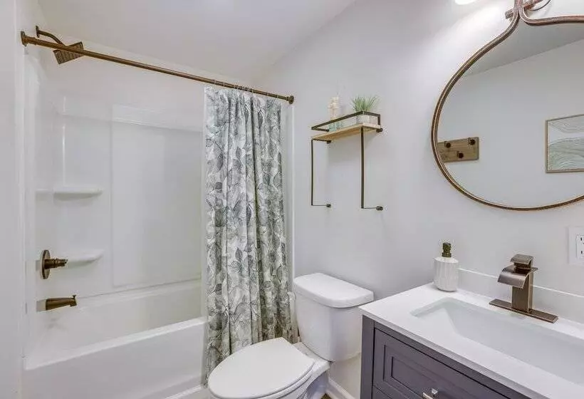 Charming Cottage At Waxahatchee Creek & Marina!