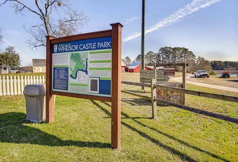 Charming Smithfield House: Walk To Downtown!