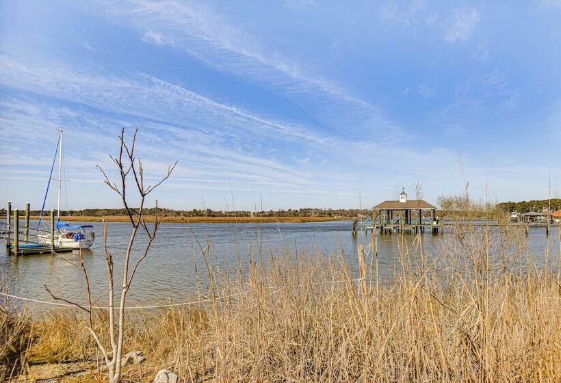 Charming Smithfield House: Walk To Downtown!