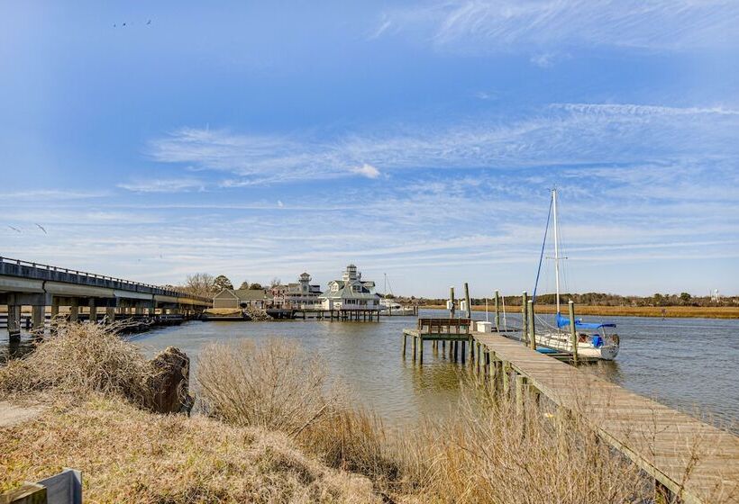 Charming Smithfield House: Walk To Downtown!