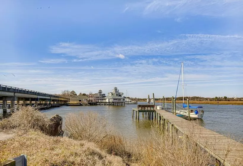 Charming Smithfield House: Walk To Downtown!