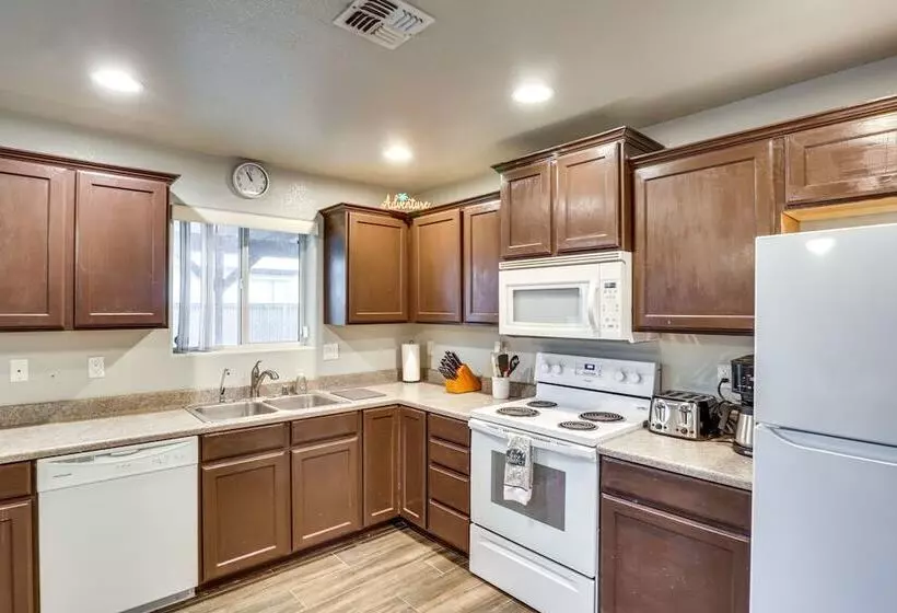 Snowbird Arizona Retreat W/ Fire Pit!