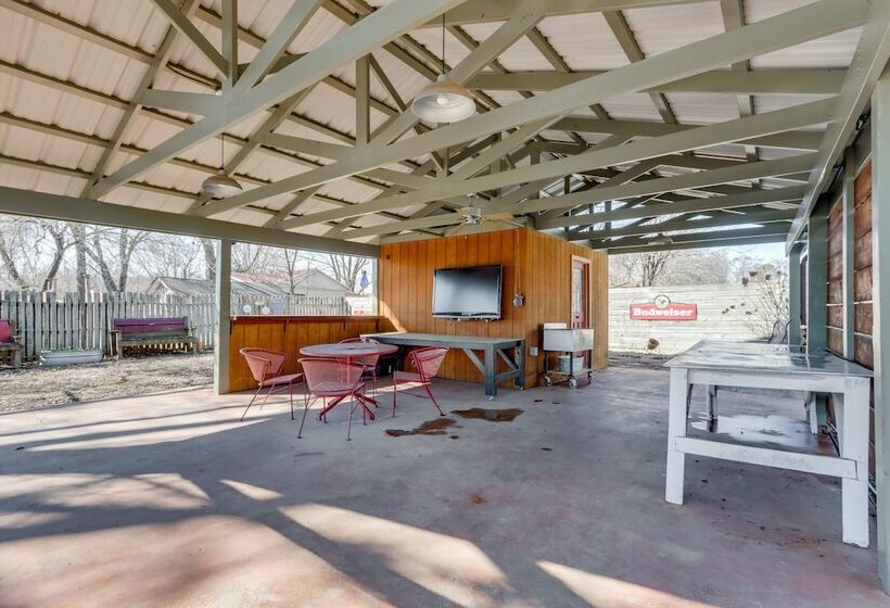 Fayetteville Home W/ Patios Near Town & University