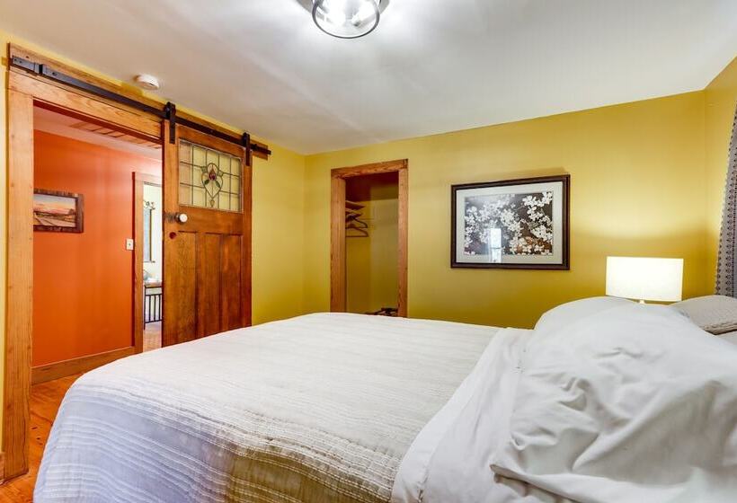 Fayetteville Home W/ Patios Near Town & University