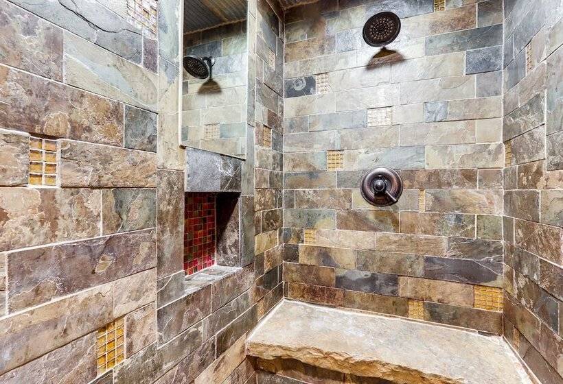 Fayetteville Home W/ Patios Near Town & University