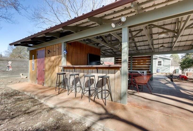 Fayetteville Home W/ Patios Near Town & University