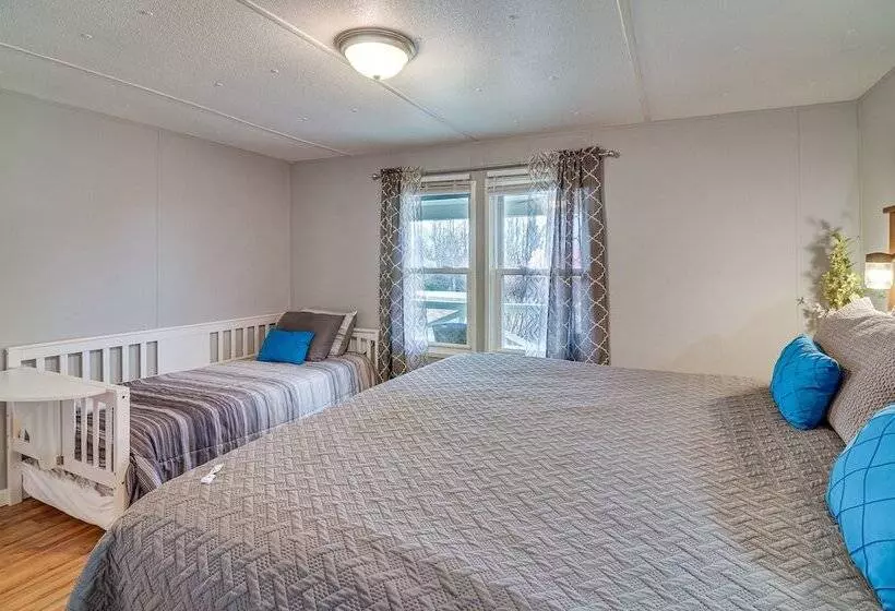 Monticello Home W/ Deck & Fire Pit < 1 Mi To Water