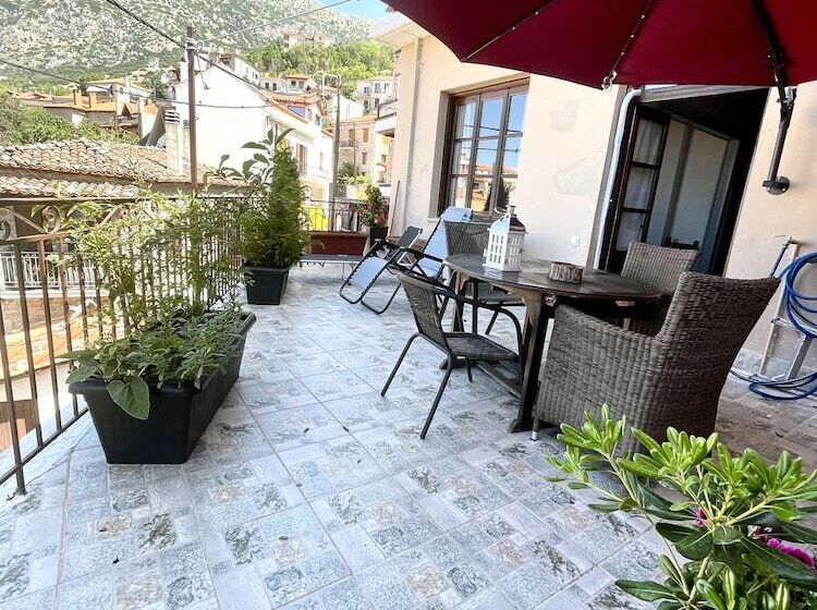 Pensió Lykovrisi Guest House