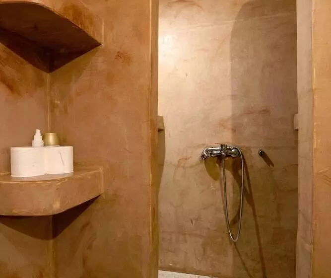 Majatalo Lykovrisi Guest House