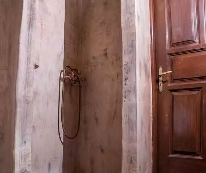 Majatalo Lykovrisi Guest House