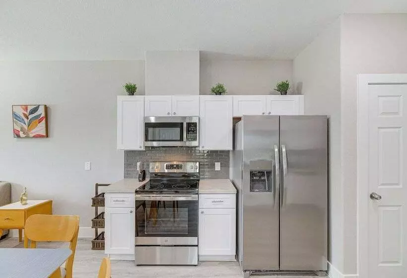 Quiet Houston Home   9 Mi To Downtown Aquarium!