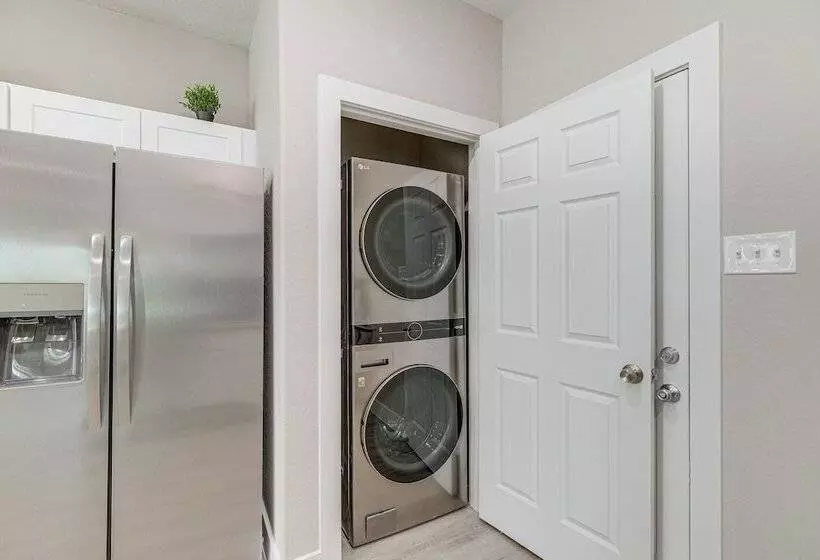 Quiet Houston Home   9 Mi To Downtown Aquarium!