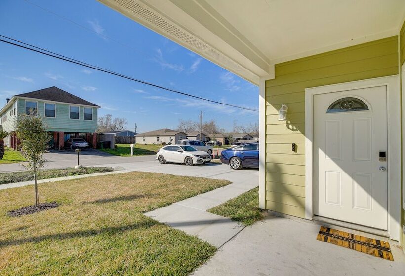 Quiet Houston Home 9 Mi To Downtown Aquarium!
