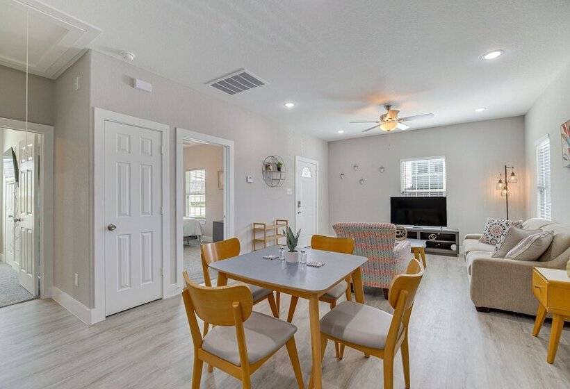 Quiet Houston Home 9 Mi To Downtown Aquarium!