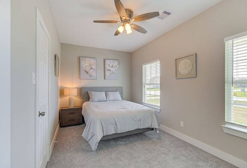 Quiet Houston Home 9 Mi To Downtown Aquarium!