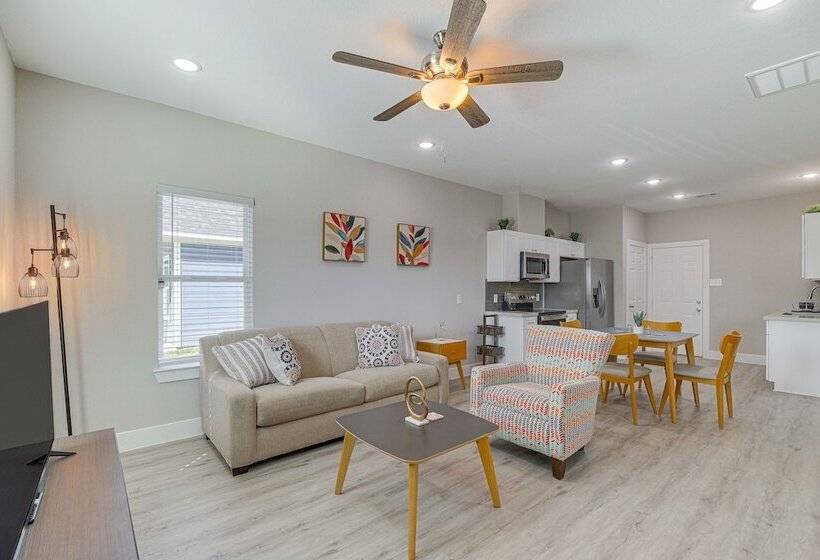 Quiet Houston Home 9 Mi To Downtown Aquarium!