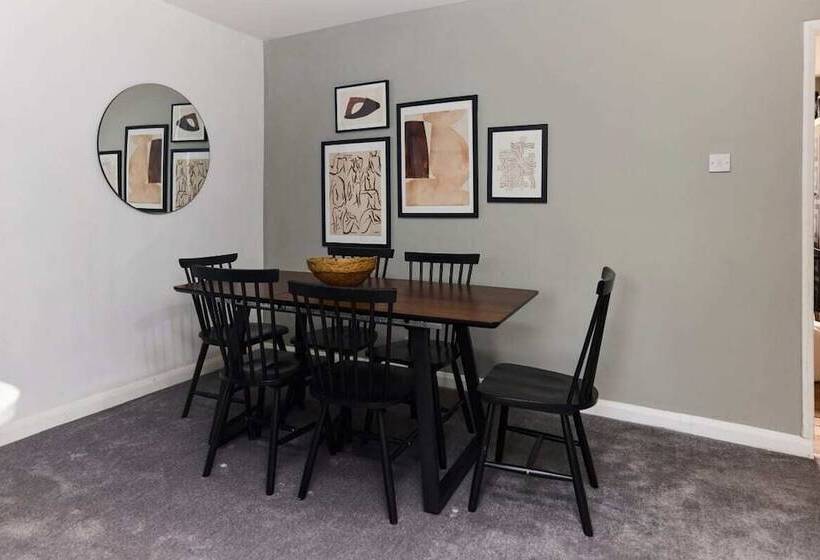 The Dagenham Park Place Dazzling 3bdr House With Garden