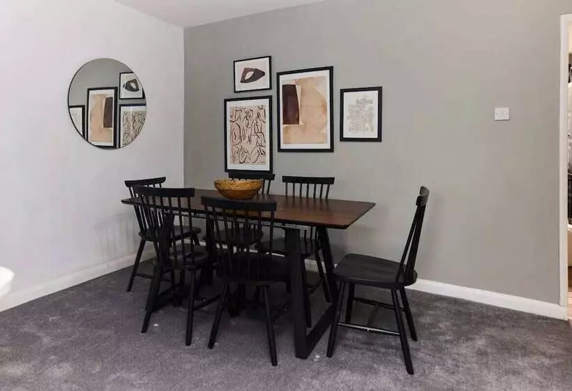 The Dagenham Park Place   Dazzling 3bdr House With Garden