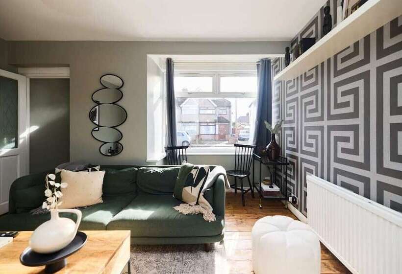 The Dagenham Park Place Dazzling 3bdr House With Garden