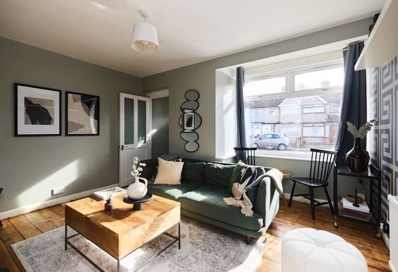 The Dagenham Park Place Dazzling 3bdr House With Garden