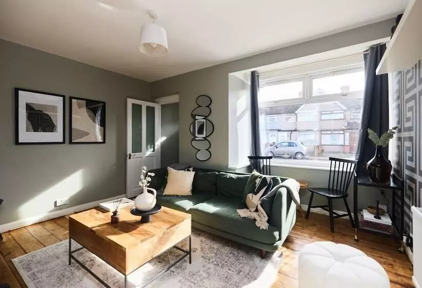 The Dagenham Park Place   Dazzling 3bdr House With Garden