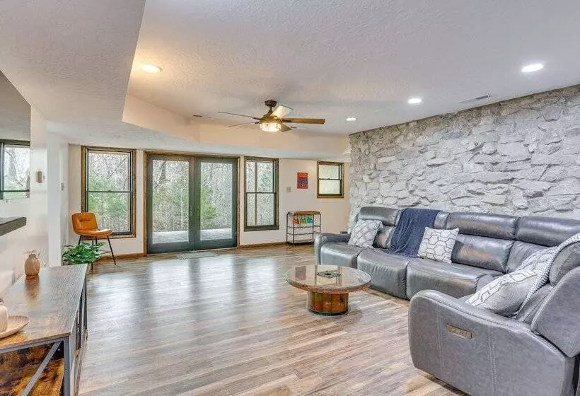 The Duck Farm  Sugar Tree Hideaway W/ Yard!