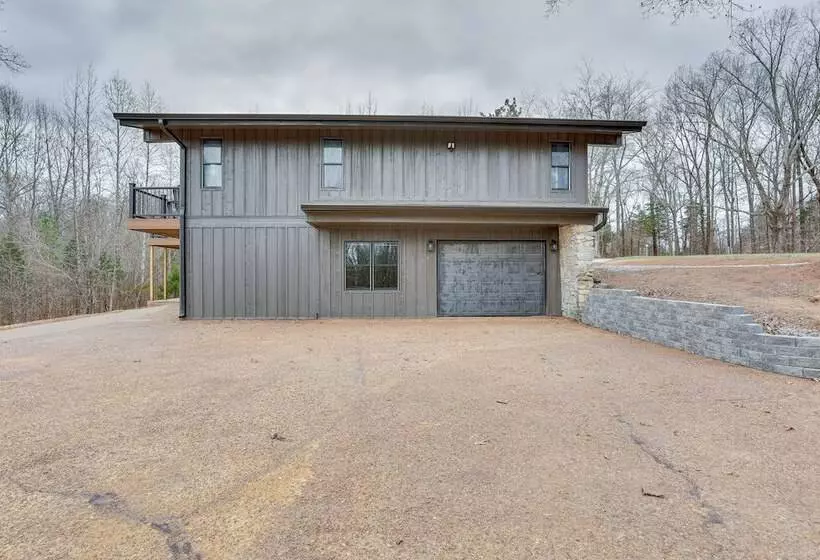 The Duck Farm  Sugar Tree Hideaway W/ Yard!