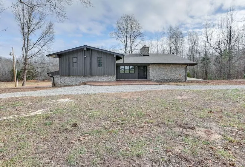 The Duck Farm  Sugar Tree Hideaway W/ Yard!