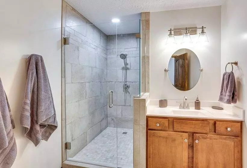 The Duck Farm  Sugar Tree Hideaway W/ Yard!