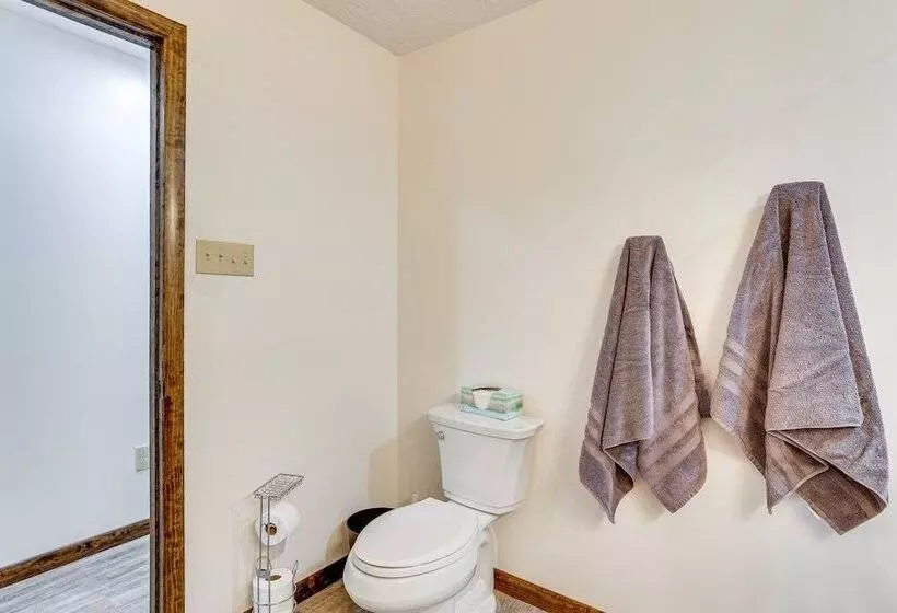 The Duck Farm  Sugar Tree Hideaway W/ Yard!