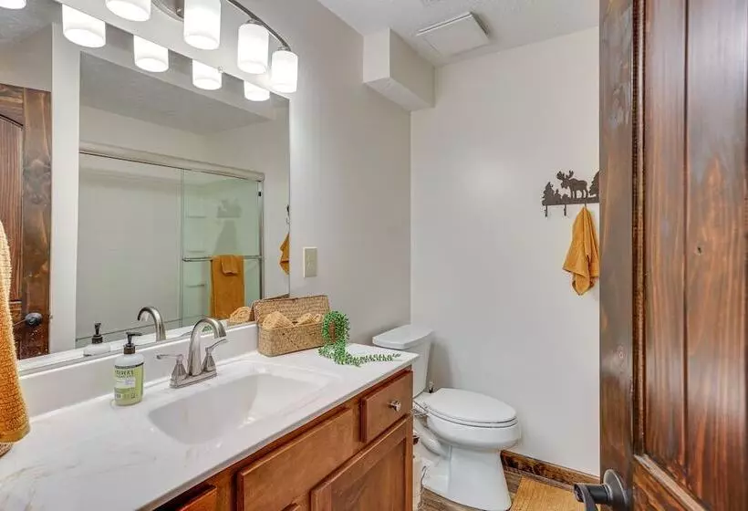 The Duck Farm  Sugar Tree Hideaway W/ Yard!