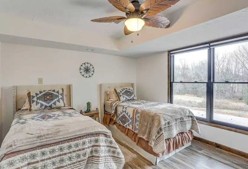 The Duck Farm  Sugar Tree Hideaway W/ Yard!