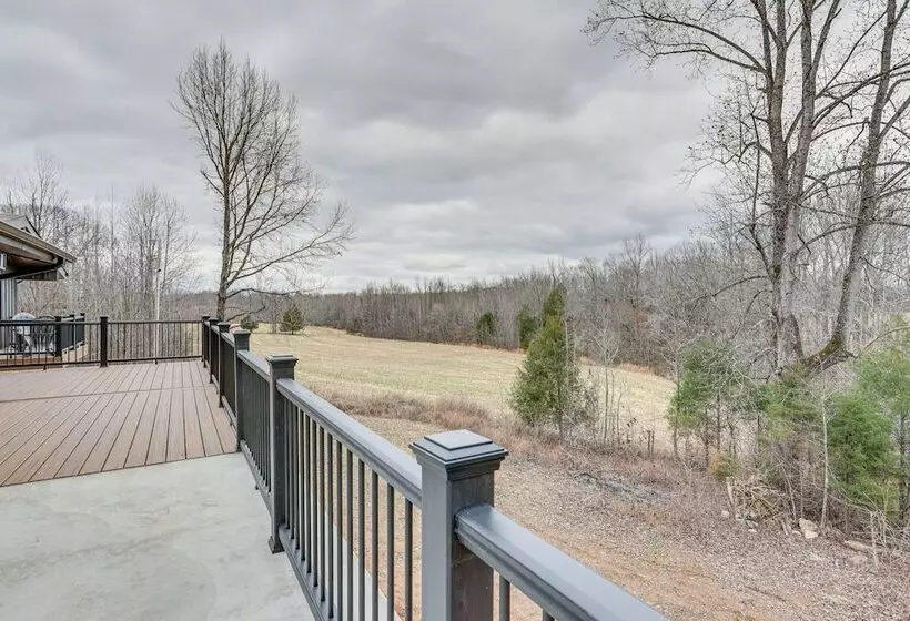 The Duck Farm  Sugar Tree Hideaway W/ Yard!