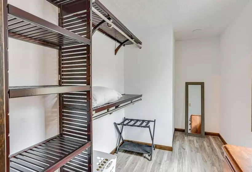 The Duck Farm  Sugar Tree Hideaway W/ Yard!