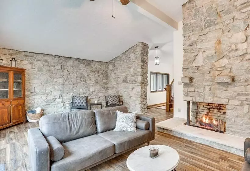 The Duck Farm  Sugar Tree Hideaway W/ Yard!