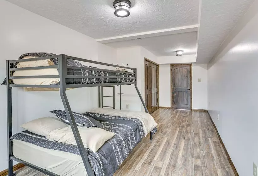 The Duck Farm  Sugar Tree Hideaway W/ Yard!