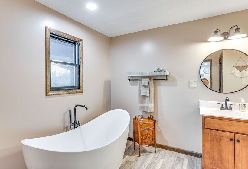 The Duck Farm Sugar Tree Hideaway W/ Yard!