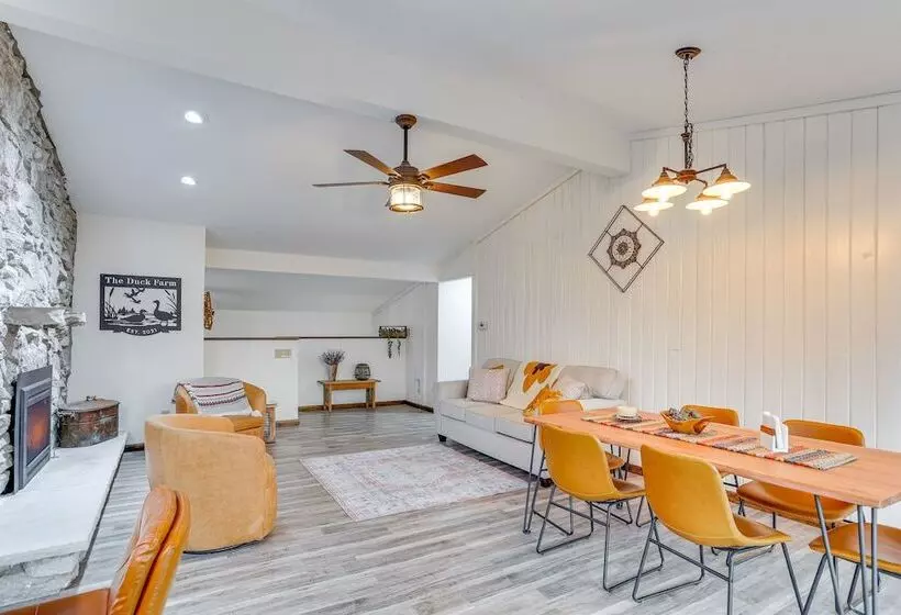 The Duck Farm  Sugar Tree Hideaway W/ Yard!