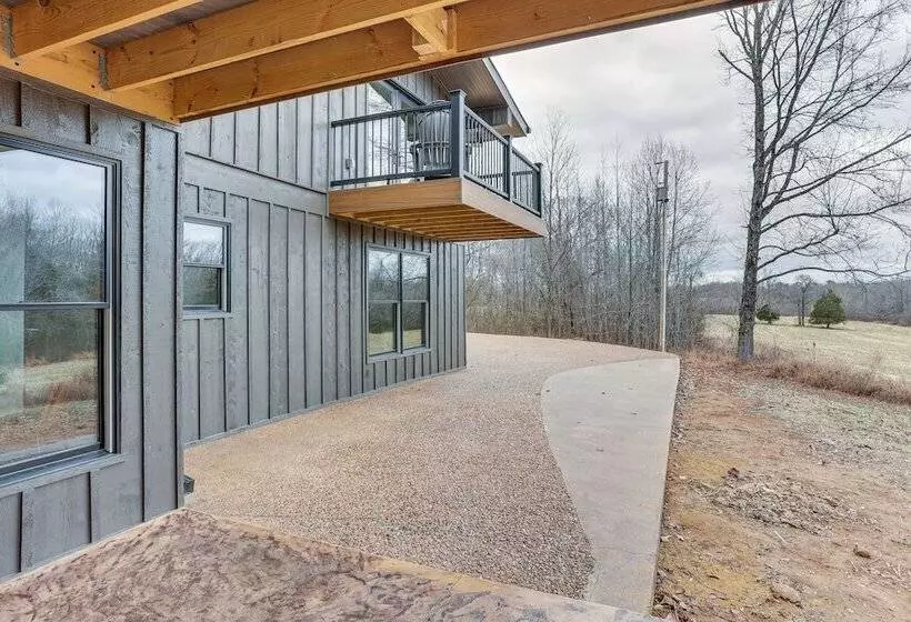 The Duck Farm  Sugar Tree Hideaway W/ Yard!