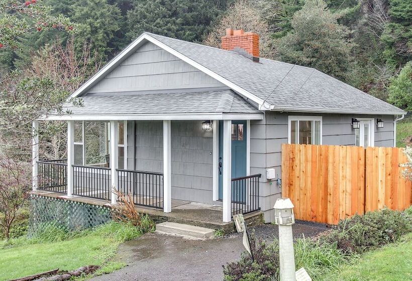 Welcoming Gardiner Home Near Oregon Dunes Rec Area