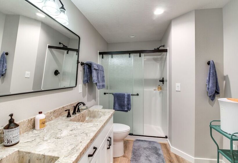 Welcoming Gardiner Home Near Oregon Dunes Rec Area