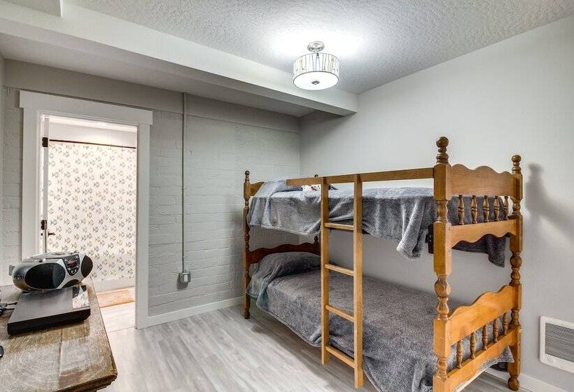 Welcoming Gardiner Home Near Oregon Dunes Rec Area