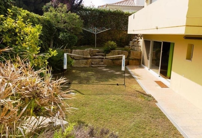 تختخواب و صبحانه Coloured Studio