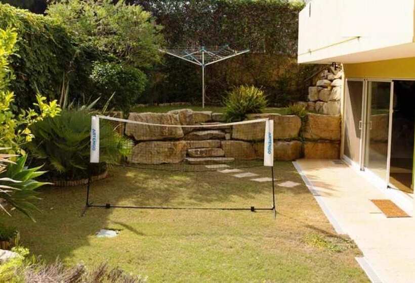 تختخواب و صبحانه Coloured Studio