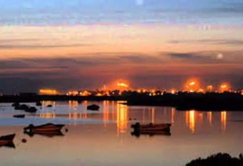 تختخواب و صبحانه Coloured Studio