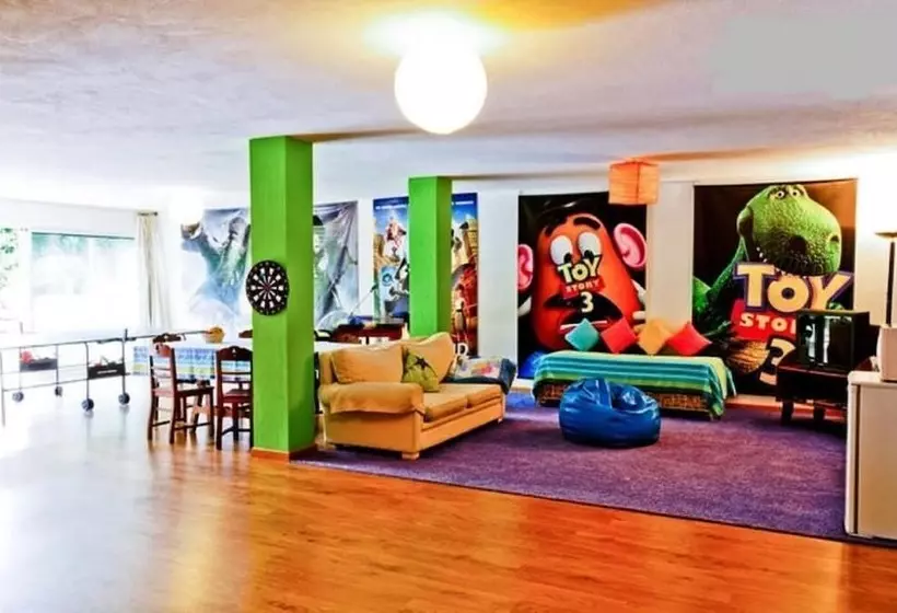 تختخواب و صبحانه Coloured Studio
