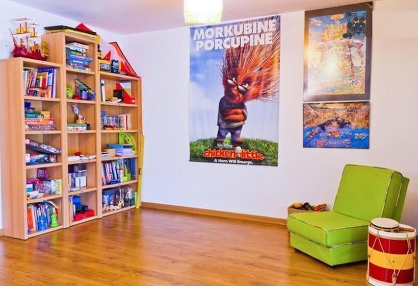 تختخواب و صبحانه Coloured Studio