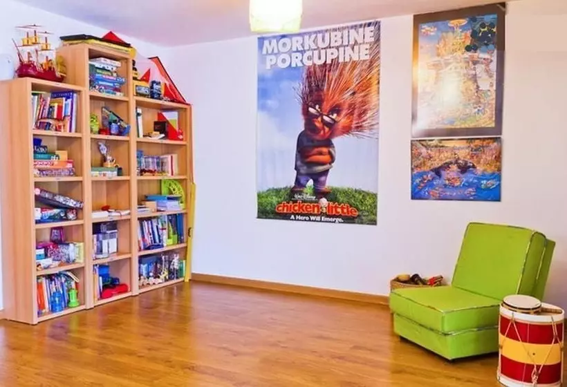 تختخواب و صبحانه Coloured Studio