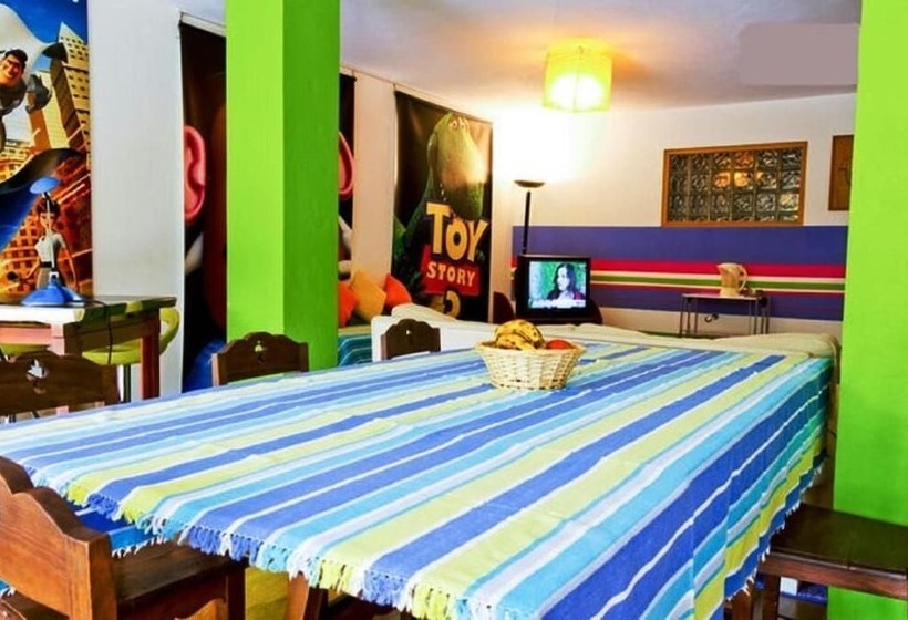 تختخواب و صبحانه Coloured Studio