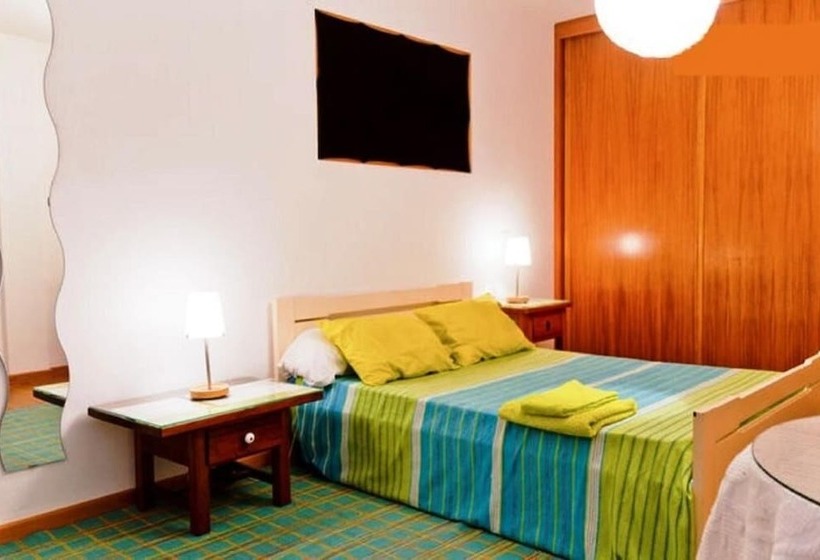 تختخواب و صبحانه Coloured Studio